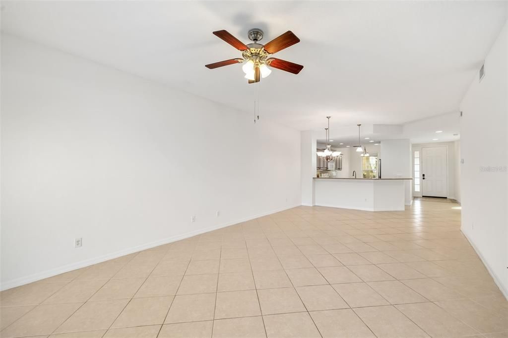 Под контрактом: $265,000 (2 спален, 2 ванн, 1496 Квадратных фут)