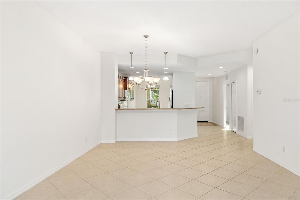 Под контрактом: $265,000 (2 спален, 2 ванн, 1496 Квадратных фут)