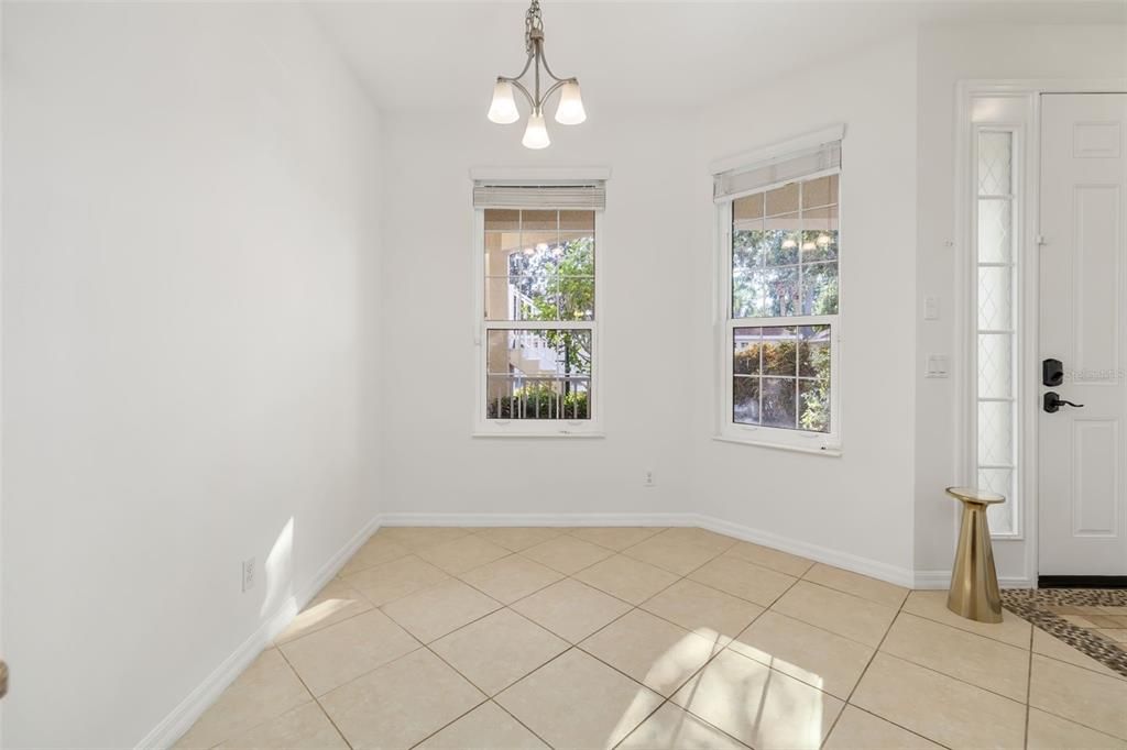 Под контрактом: $265,000 (2 спален, 2 ванн, 1496 Квадратных фут)