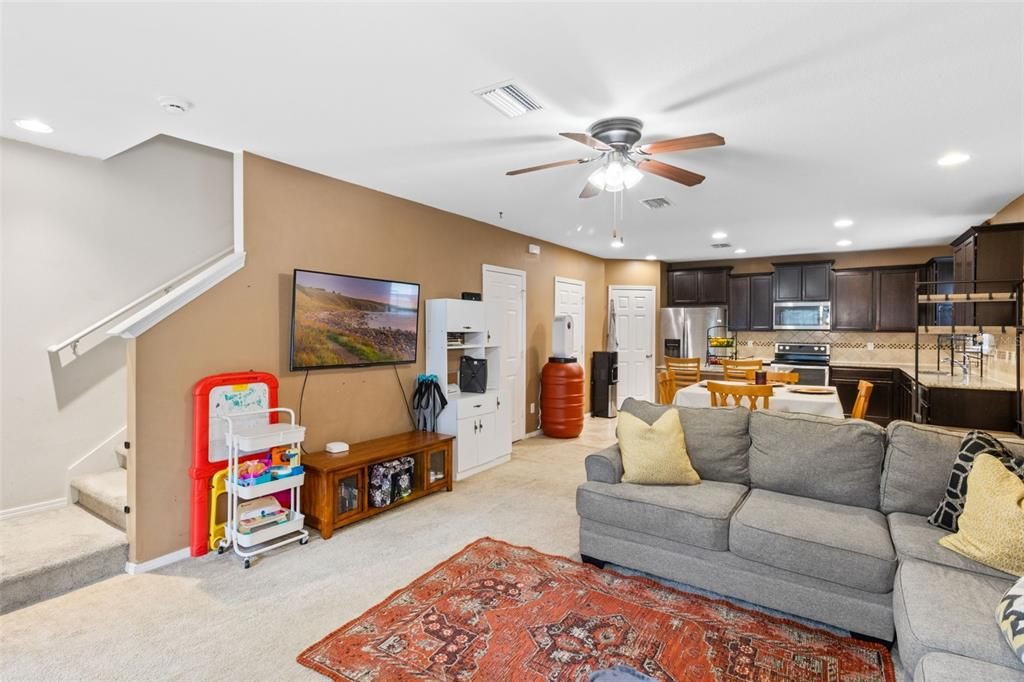 Под контрактом: $210,000 (2 спален, 2 ванн, 1320 Квадратных фут)