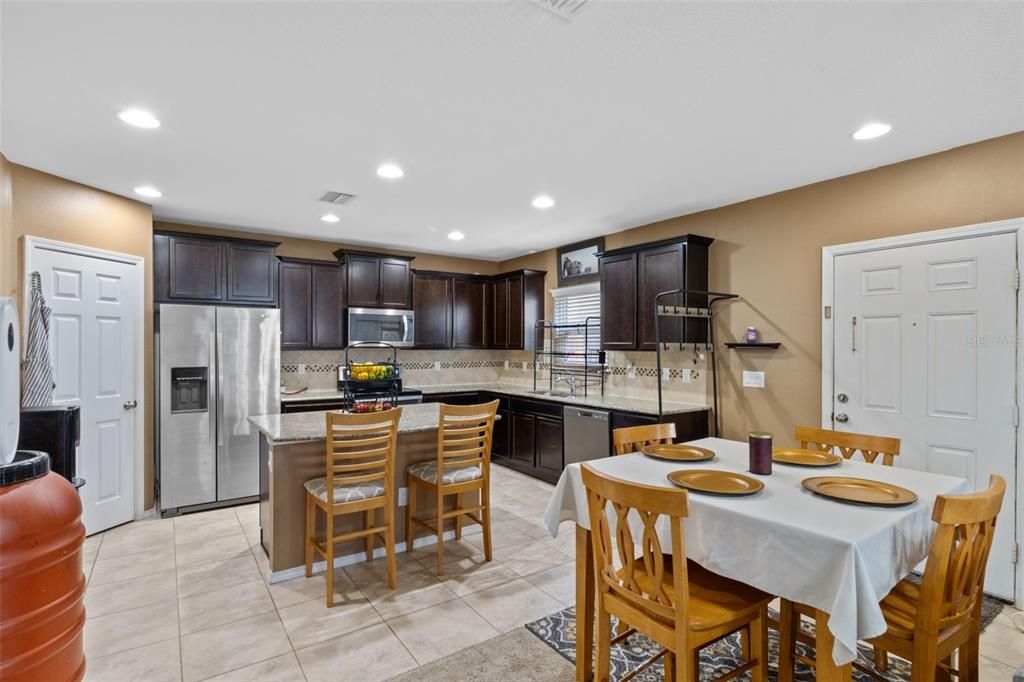 Под контрактом: $210,000 (2 спален, 2 ванн, 1320 Квадратных фут)