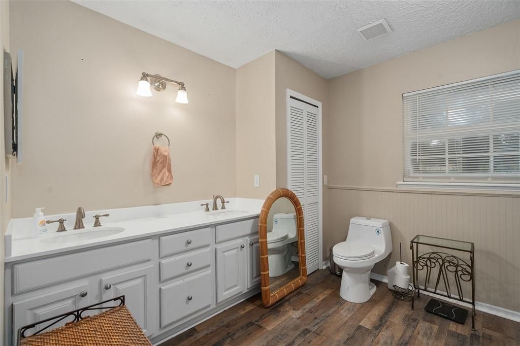 Active With Contract: $725,000 (4 beds, 2 baths, 2904 Square Feet)