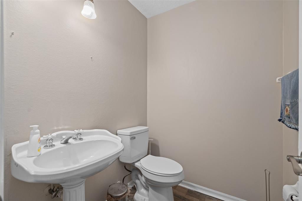 Active With Contract: $725,000 (4 beds, 2 baths, 2904 Square Feet)