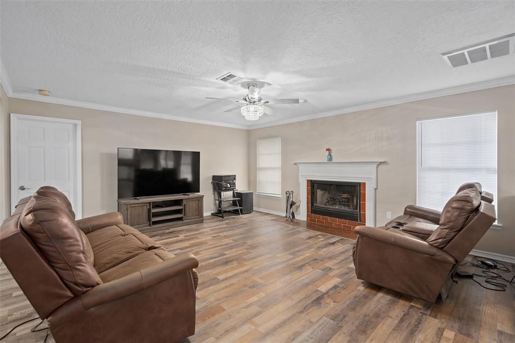 Active With Contract: $725,000 (4 beds, 2 baths, 2904 Square Feet)