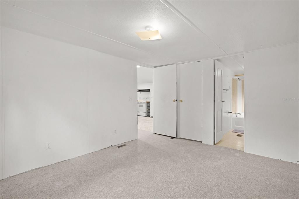 For Sale: $164,000 (3 beds, 2 baths, 1040 Square Feet)