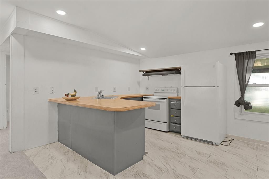 For Sale: $164,000 (3 beds, 2 baths, 1040 Square Feet)