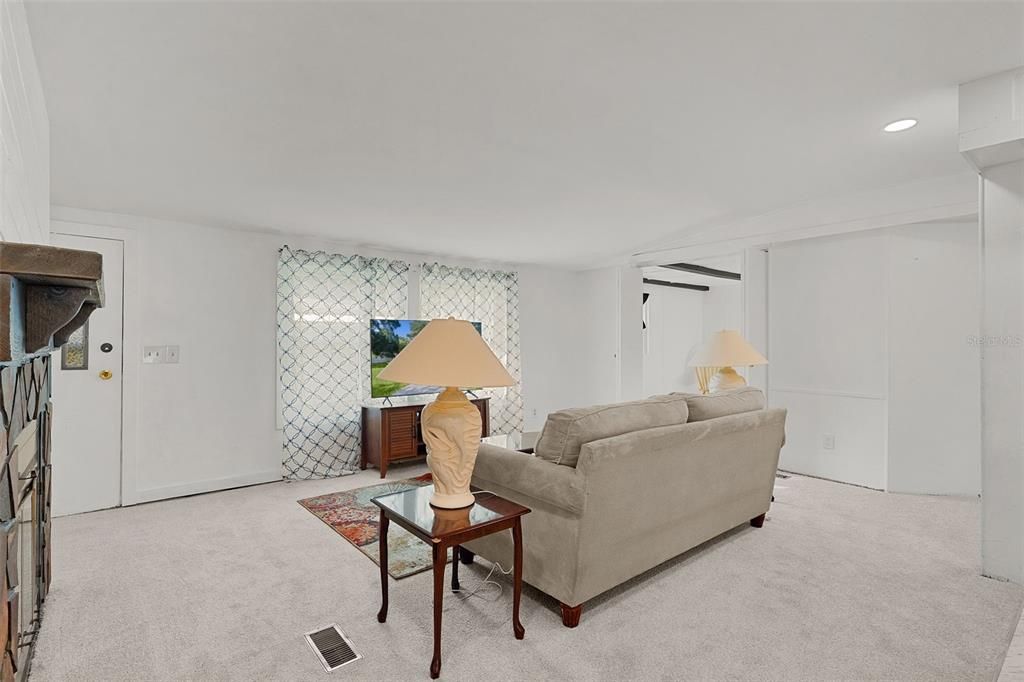 For Sale: $164,000 (3 beds, 2 baths, 1040 Square Feet)