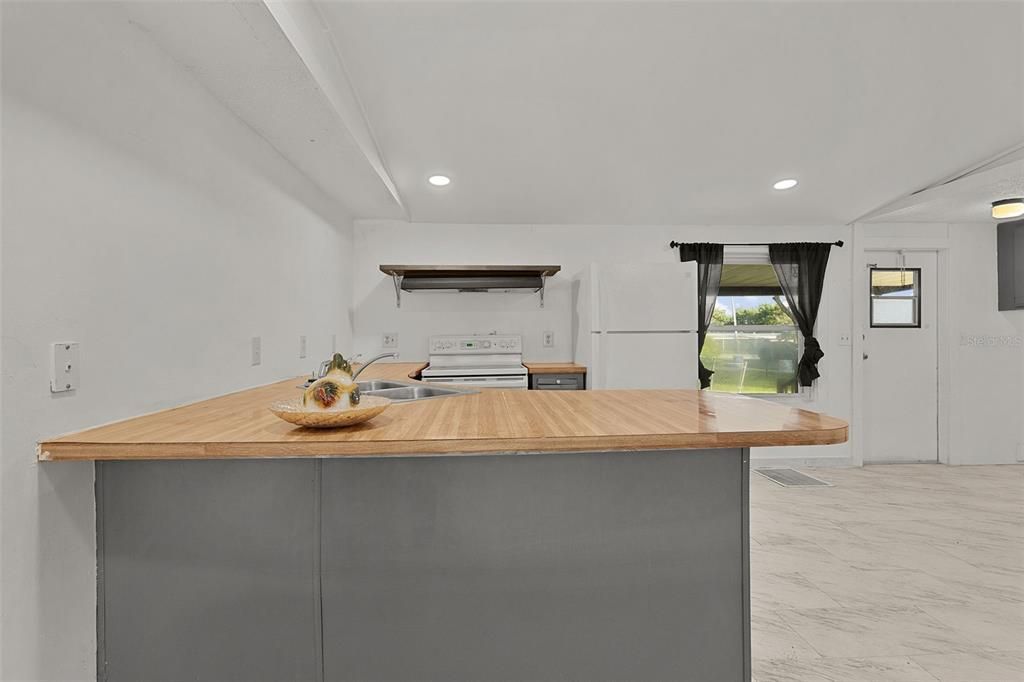 For Sale: $164,000 (3 beds, 2 baths, 1040 Square Feet)