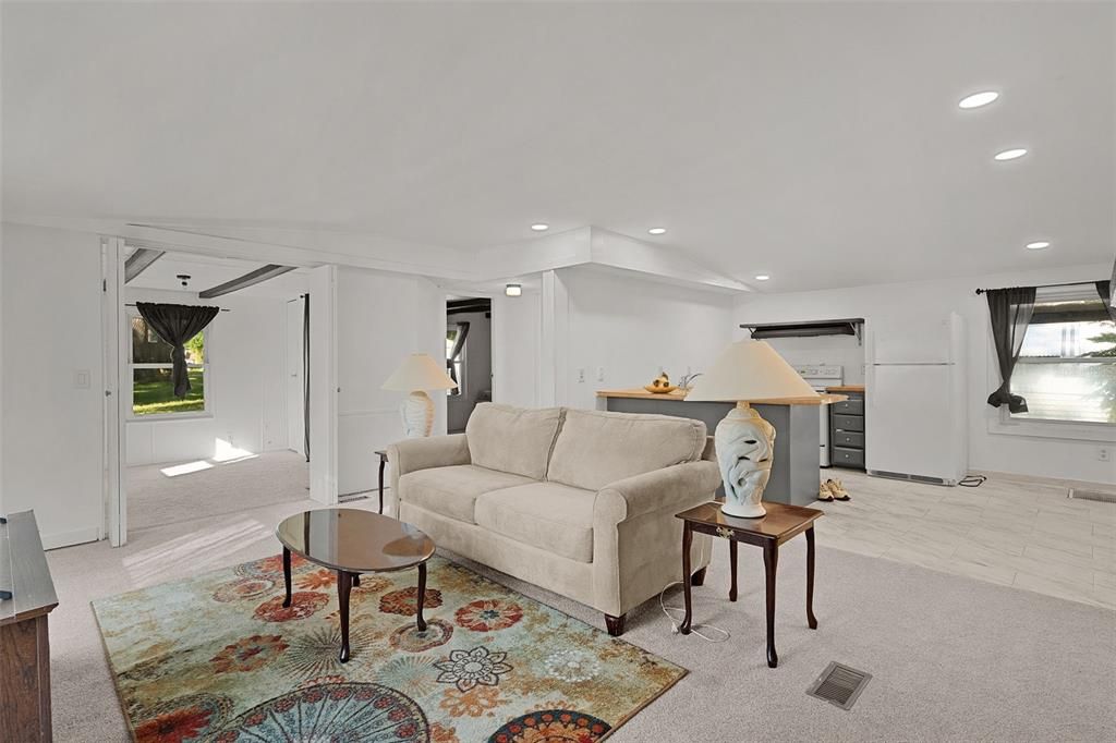 For Sale: $164,000 (3 beds, 2 baths, 1040 Square Feet)