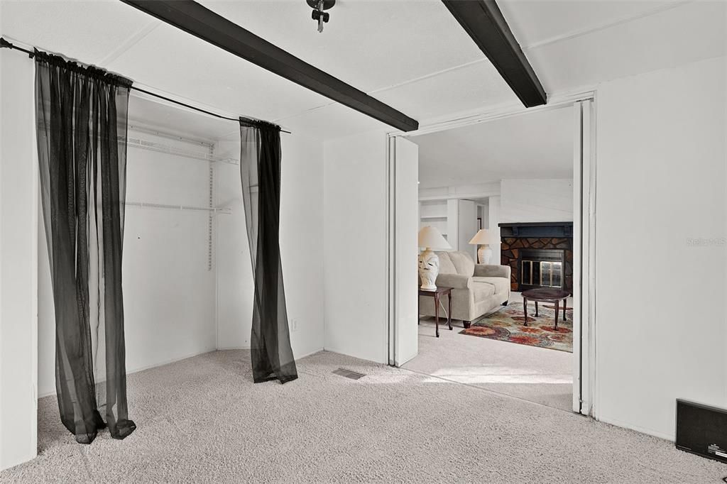 For Sale: $164,000 (3 beds, 2 baths, 1040 Square Feet)