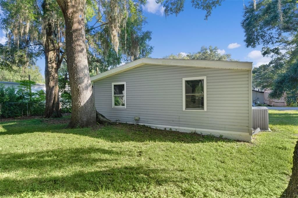 For Sale: $164,000 (3 beds, 2 baths, 1040 Square Feet)