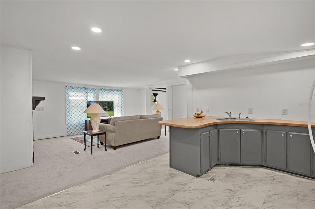 For Sale: $164,000 (3 beds, 2 baths, 1040 Square Feet)