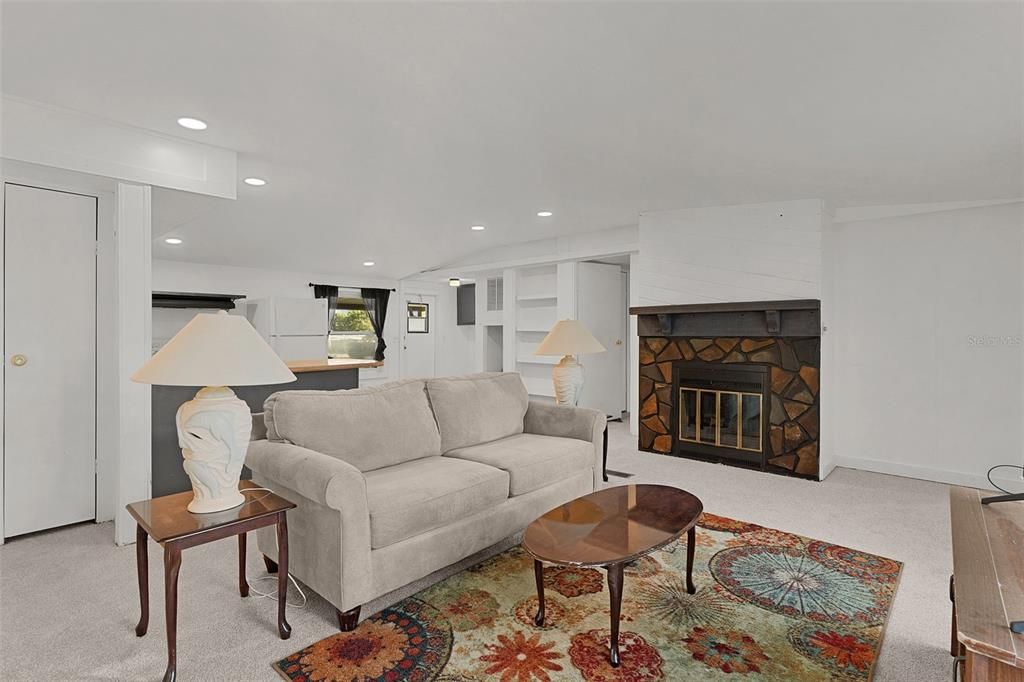 For Sale: $164,000 (3 beds, 2 baths, 1040 Square Feet)