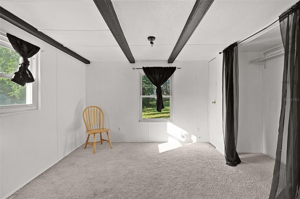 For Sale: $164,000 (3 beds, 2 baths, 1040 Square Feet)