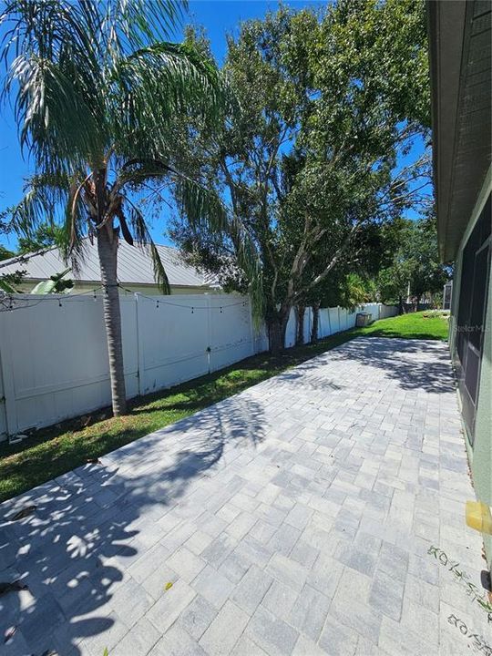 Под контрактом: $2,400 (3 спален, 2 ванн, 1830 Квадратных фут)