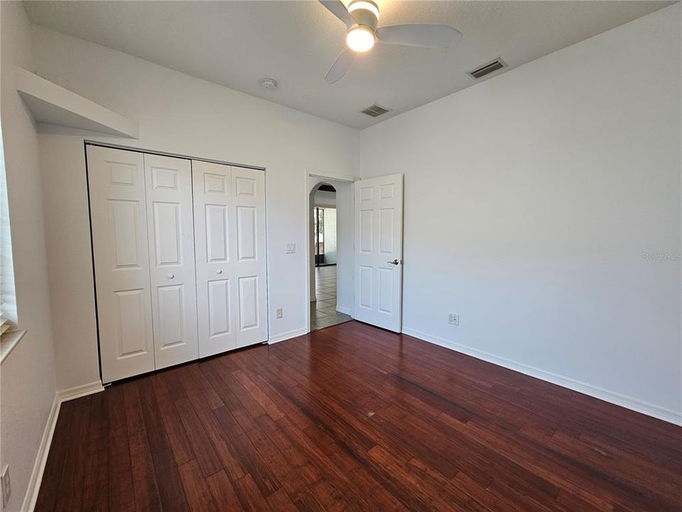 Под контрактом: $2,400 (3 спален, 2 ванн, 1830 Квадратных фут)