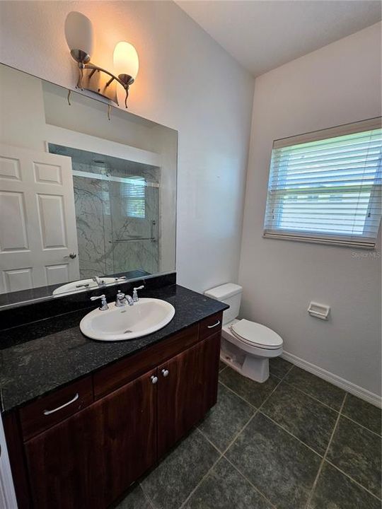 Под контрактом: $2,400 (3 спален, 2 ванн, 1830 Квадратных фут)