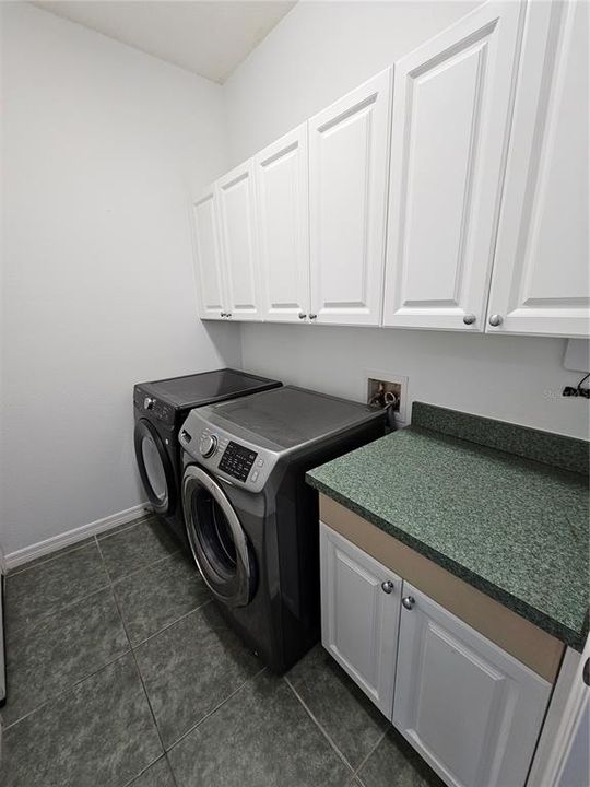 Под контрактом: $2,400 (3 спален, 2 ванн, 1830 Квадратных фут)