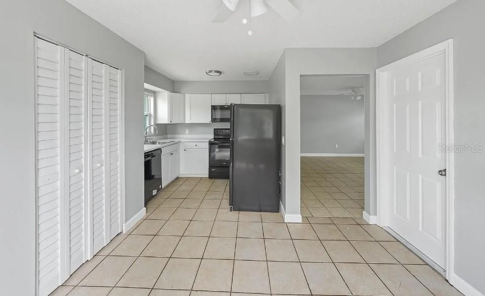 На продажу: $290,000 (4 спален, 2 ванн, 1192 Квадратных фут)