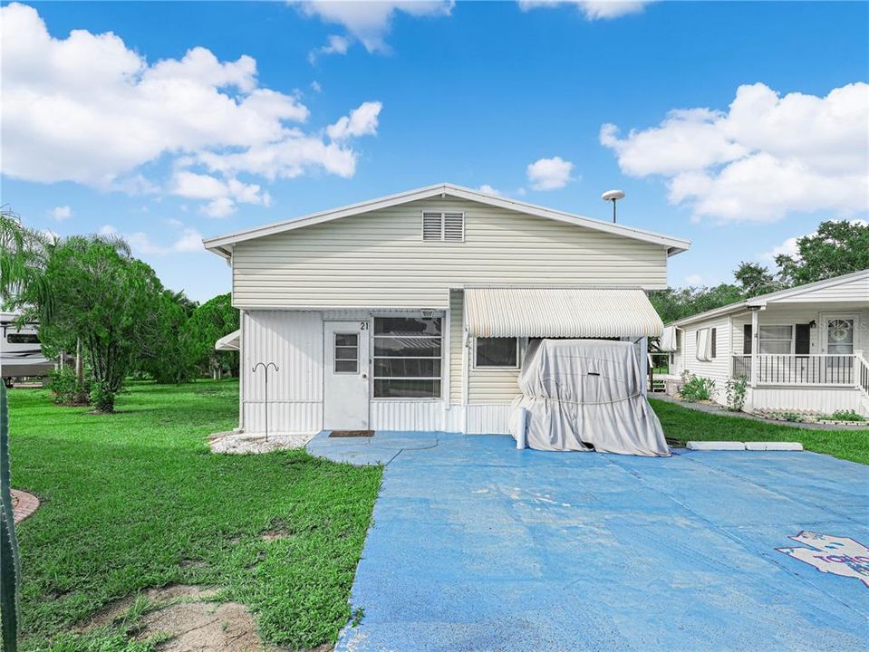 待售: $95,000 (1 贝兹, 1 浴室, 732 平方英尺)