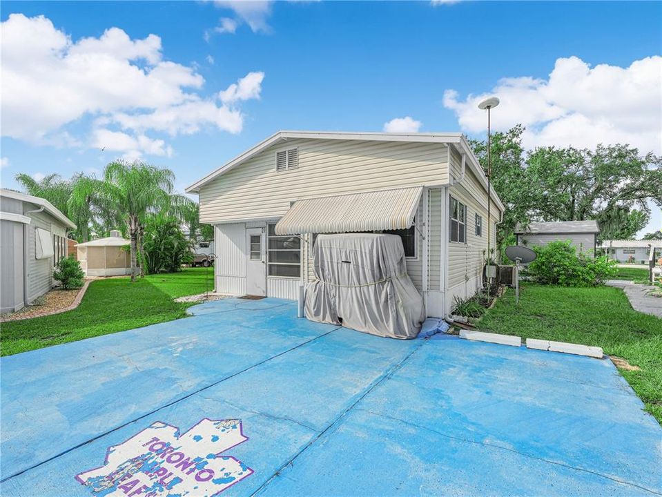 待售: $95,000 (1 贝兹, 1 浴室, 732 平方英尺)