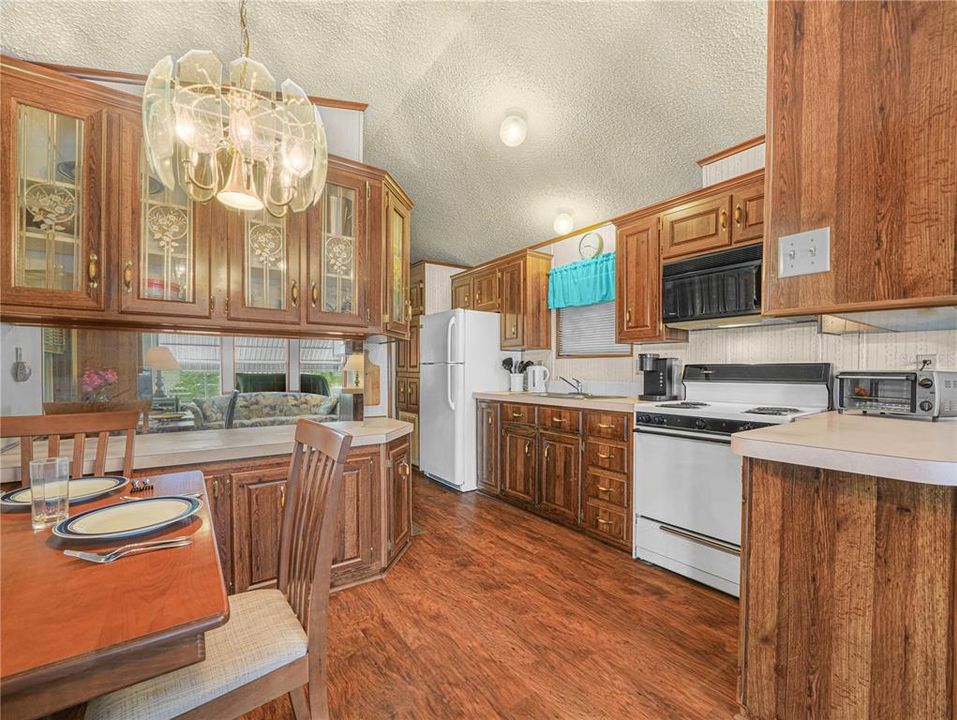 待售: $95,000 (1 贝兹, 1 浴室, 732 平方英尺)