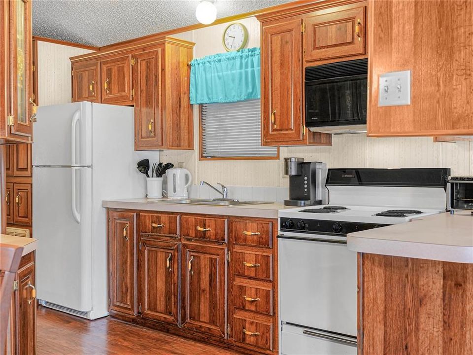 待售: $95,000 (1 贝兹, 1 浴室, 732 平方英尺)