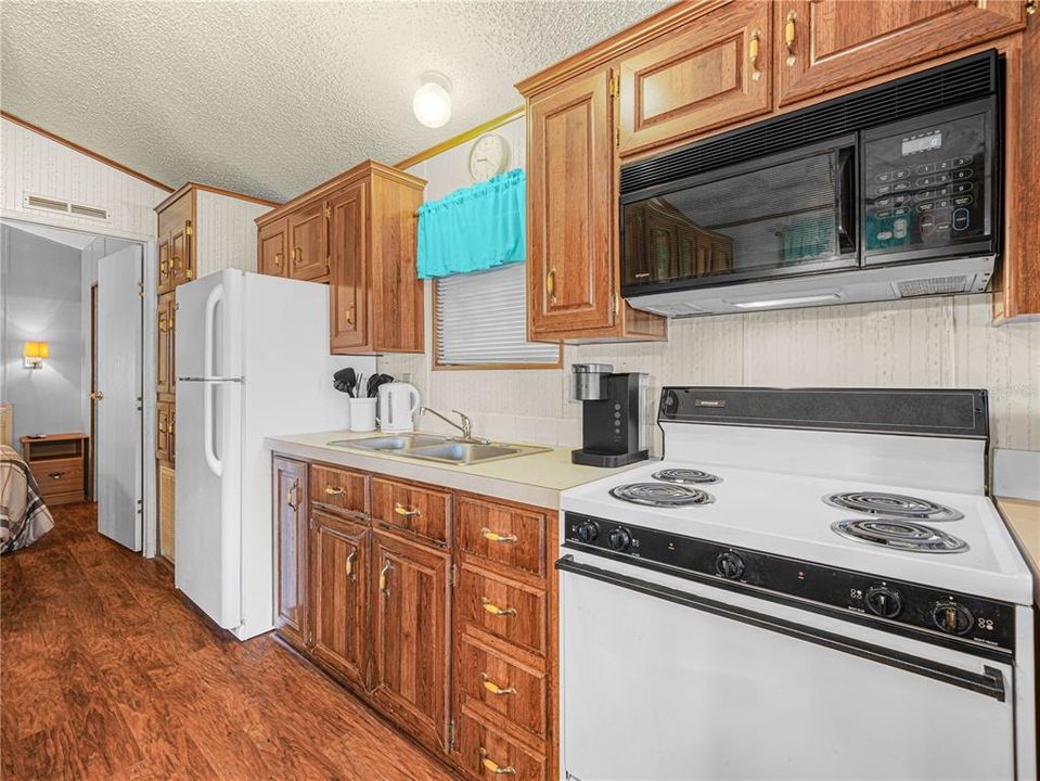 待售: $95,000 (1 贝兹, 1 浴室, 732 平方英尺)