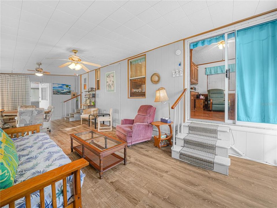 待售: $95,000 (1 贝兹, 1 浴室, 732 平方英尺)