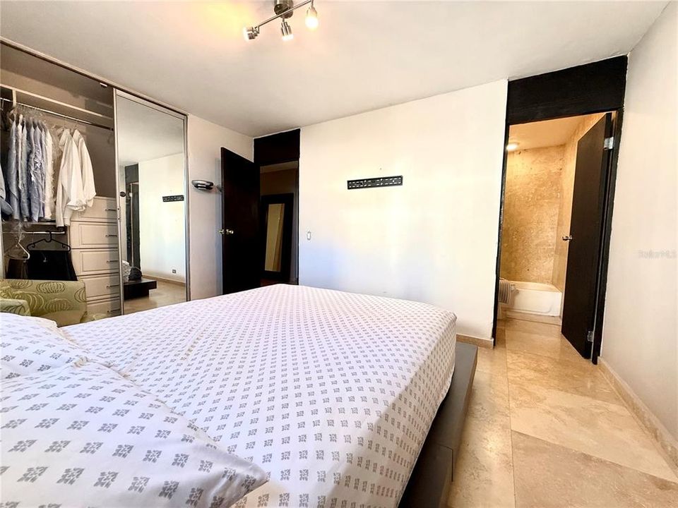 出租: $2,500 (2 贝兹, 2 浴室, 1300 平方英尺)