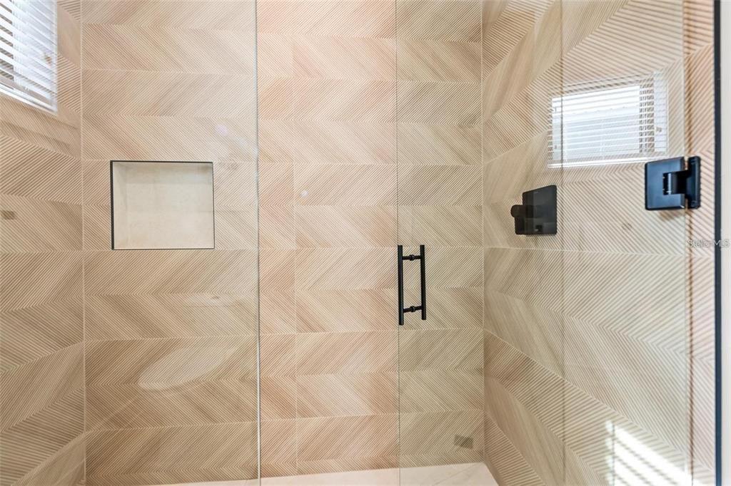 En Venta: $4,965,000 (5 camas, 4 baños, 2545 Pies cuadrados)