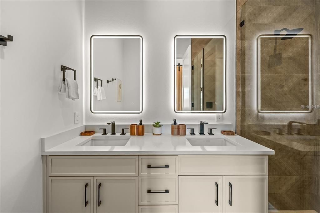 En Venta: $4,965,000 (5 camas, 4 baños, 2545 Pies cuadrados)