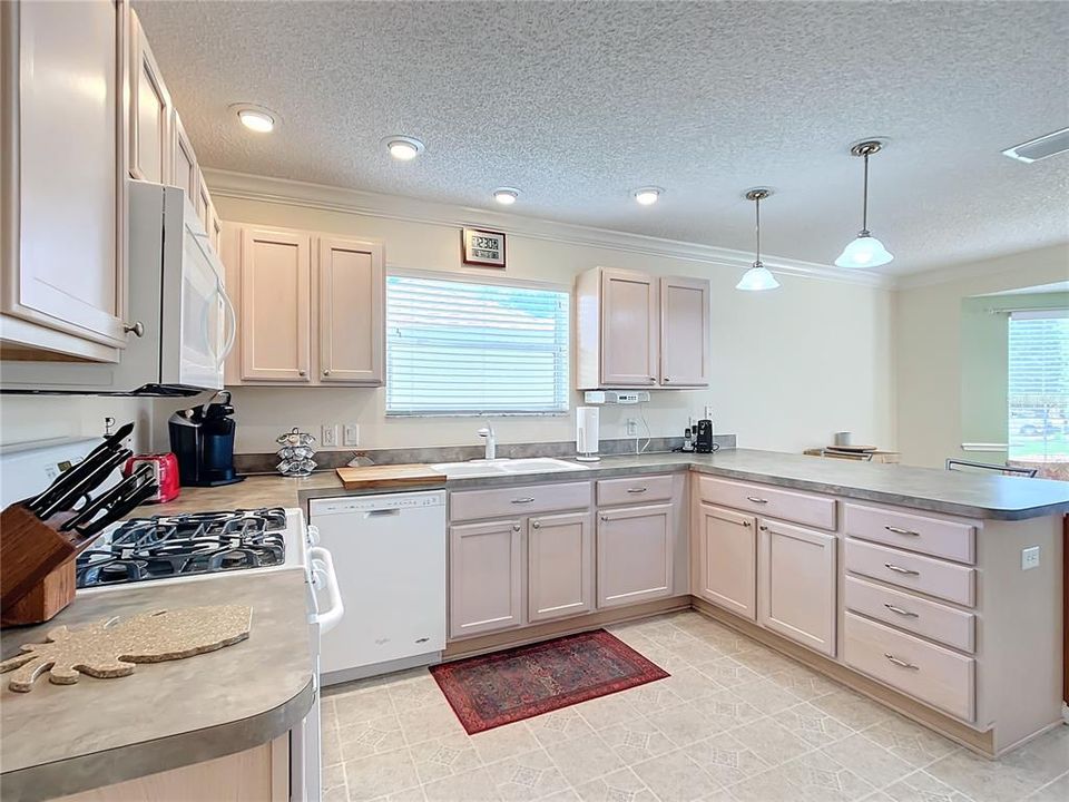 待售: $450,000 (3 贝兹, 2 浴室, 1850 平方英尺)