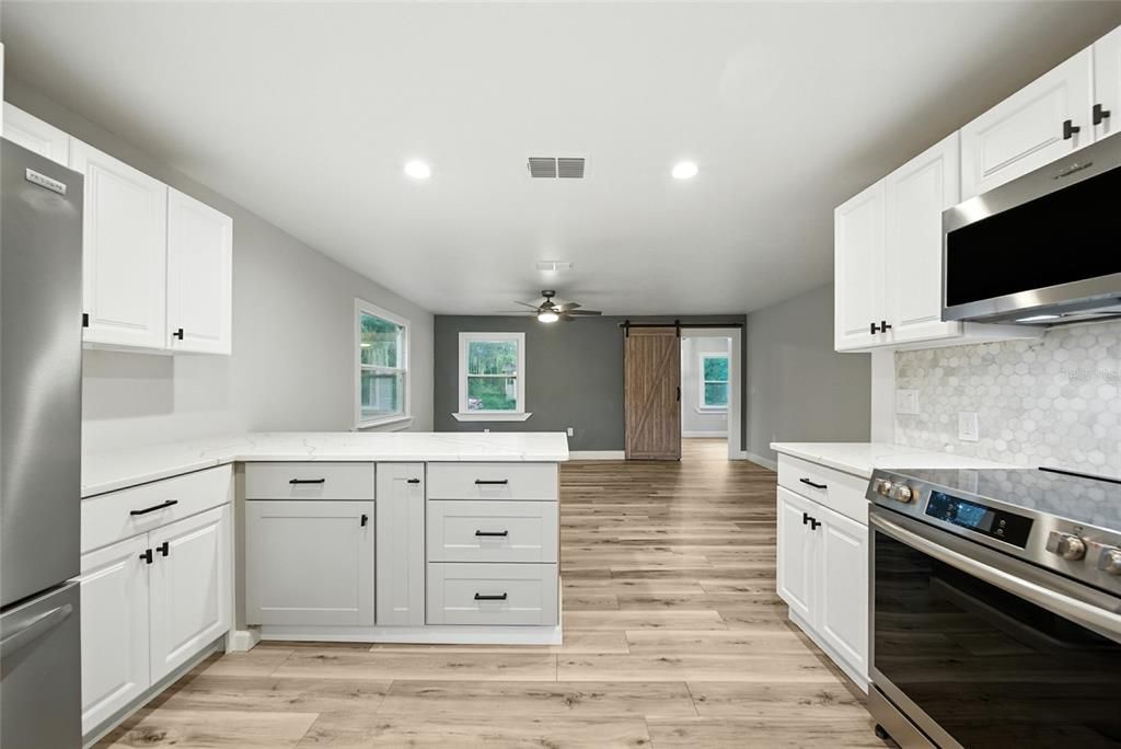 Active With Contract: $224,990 (2 beds, 1 baths, 940 Square Feet)