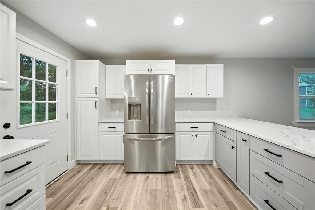 Active With Contract: $224,990 (2 beds, 1 baths, 940 Square Feet)