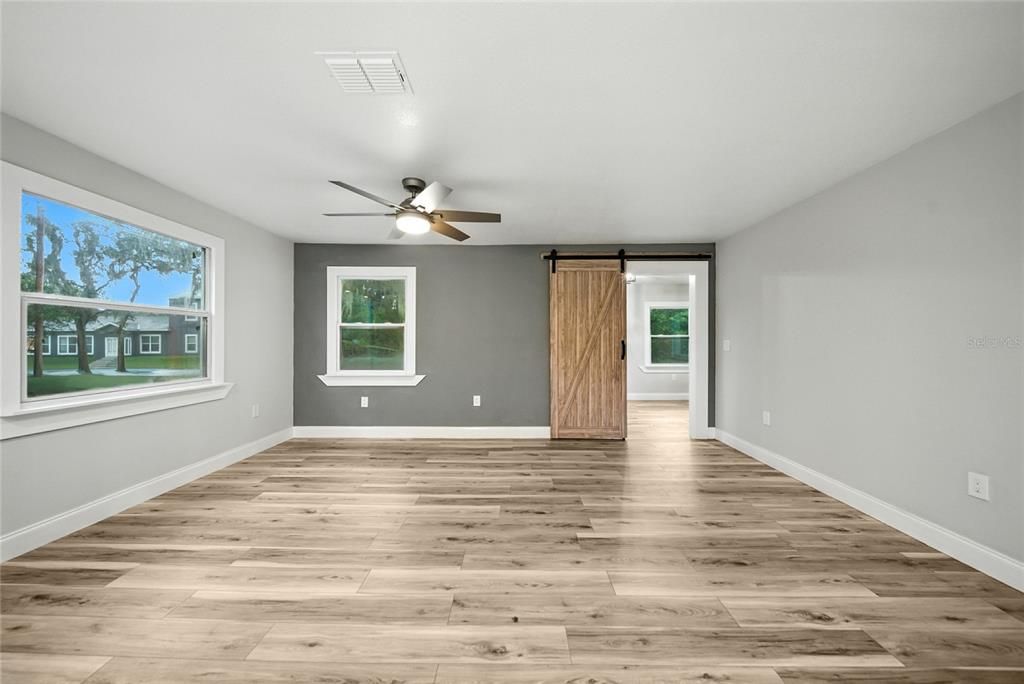 Active With Contract: $224,990 (2 beds, 1 baths, 940 Square Feet)