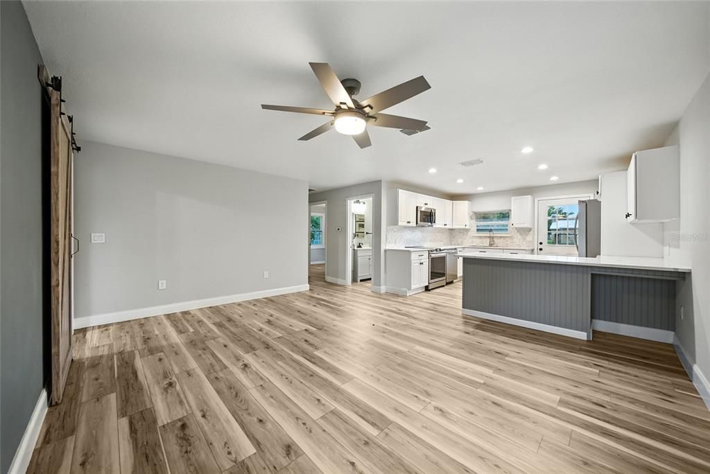 Active With Contract: $224,990 (2 beds, 1 baths, 940 Square Feet)