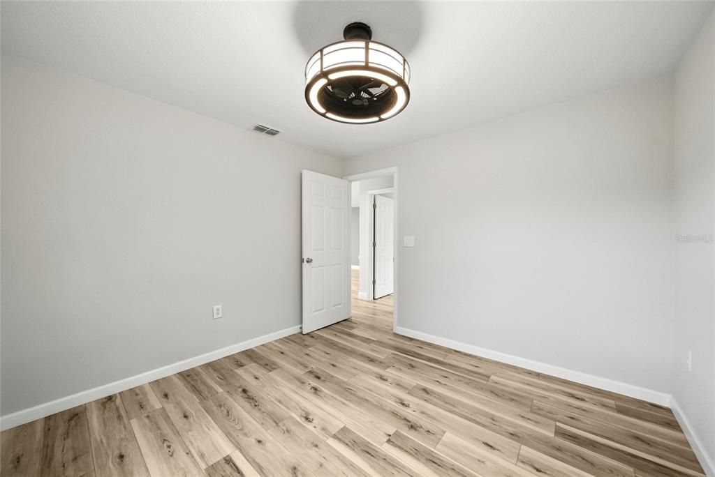 Active With Contract: $224,990 (2 beds, 1 baths, 940 Square Feet)