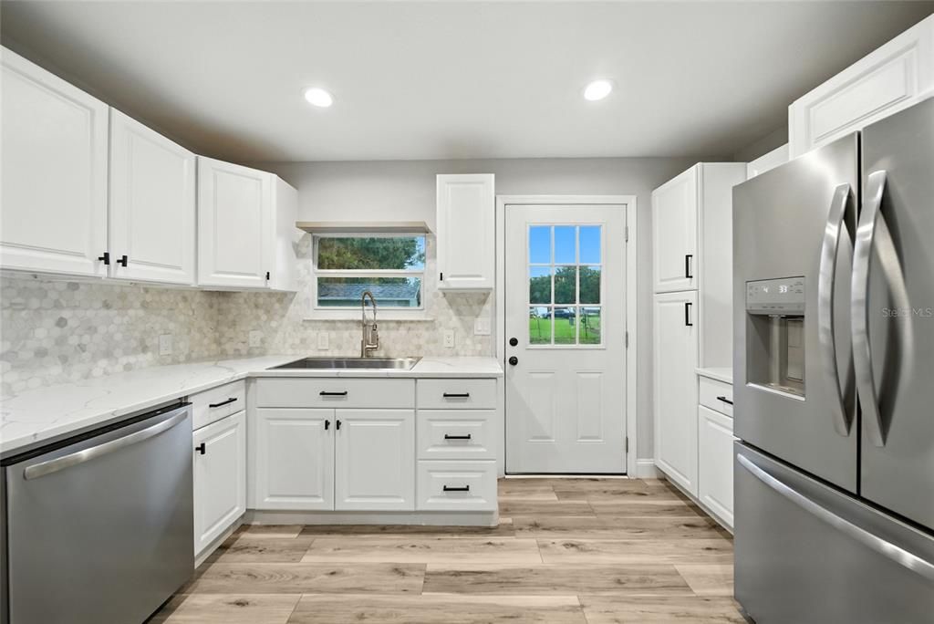 Active With Contract: $224,990 (2 beds, 1 baths, 940 Square Feet)