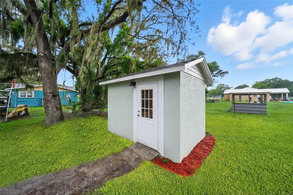 Active With Contract: $224,990 (2 beds, 1 baths, 940 Square Feet)