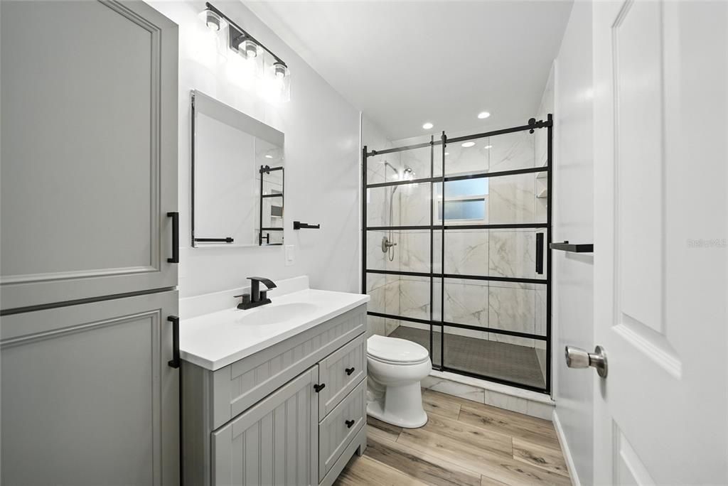 Active With Contract: $224,990 (2 beds, 1 baths, 940 Square Feet)