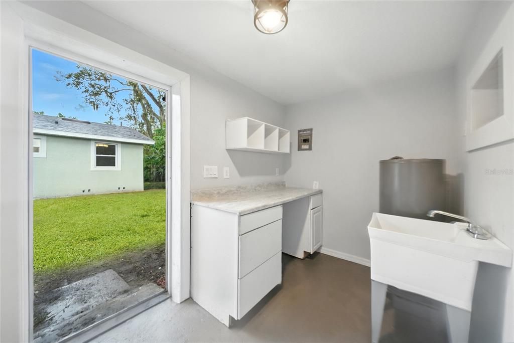 Active With Contract: $224,990 (2 beds, 1 baths, 940 Square Feet)