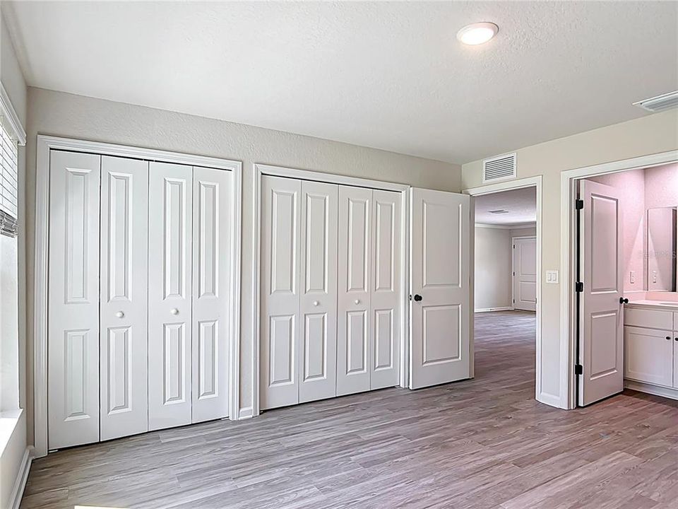 На продажу: $399,900 (4 спален, 0 ванн, 1968 Квадратных фут)