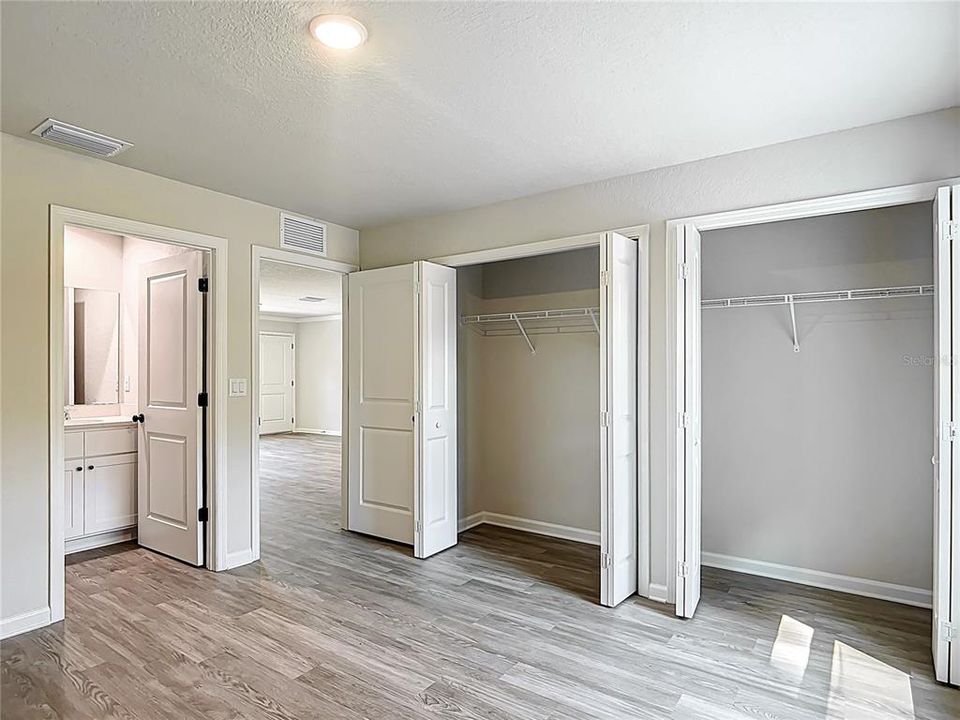 На продажу: $399,900 (4 спален, 0 ванн, 1968 Квадратных фут)