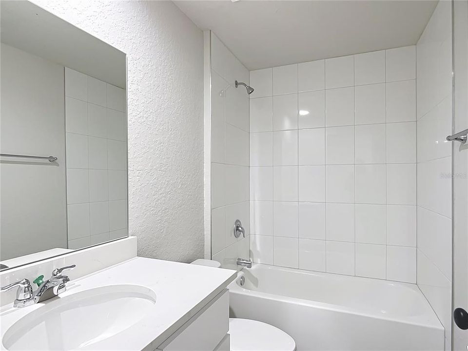 На продажу: $399,900 (4 спален, 0 ванн, 1968 Квадратных фут)