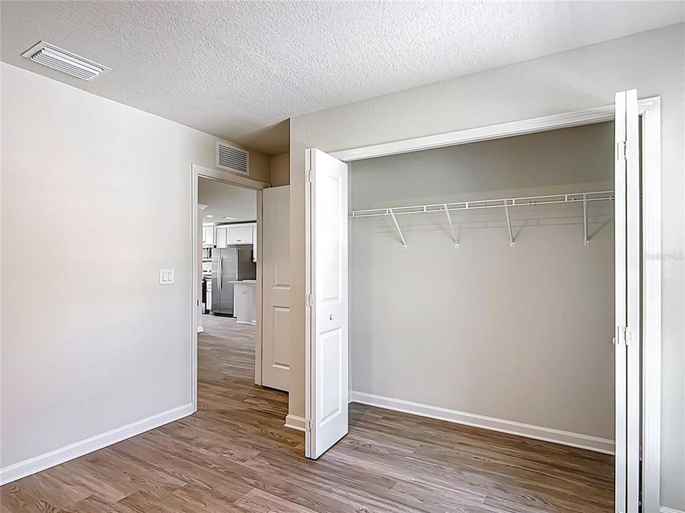 На продажу: $399,900 (4 спален, 0 ванн, 1968 Квадратных фут)