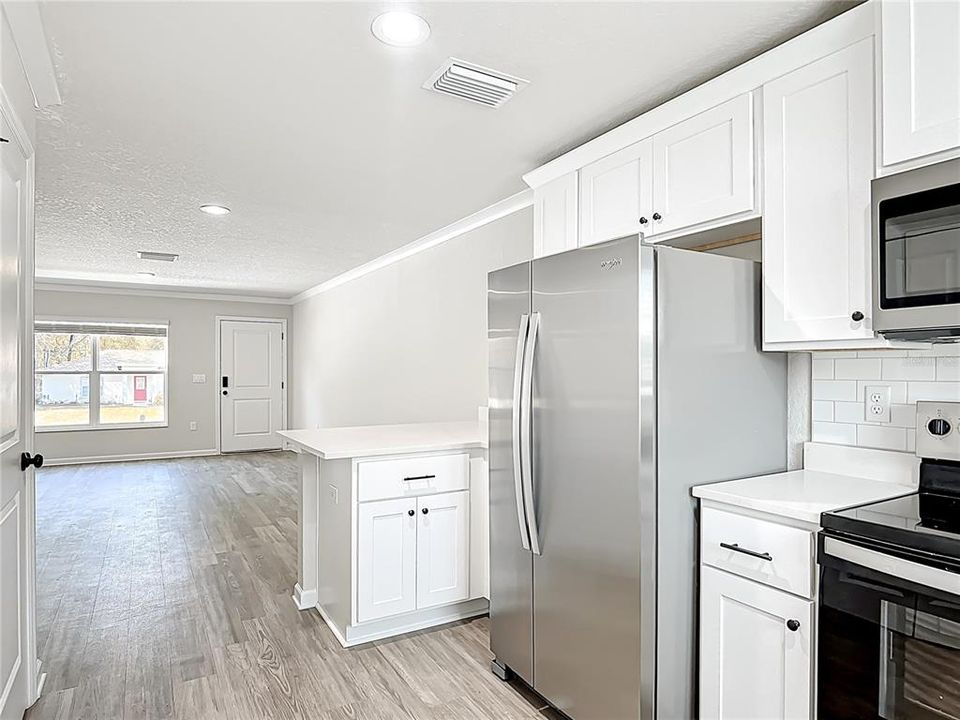 На продажу: $399,900 (4 спален, 0 ванн, 1968 Квадратных фут)