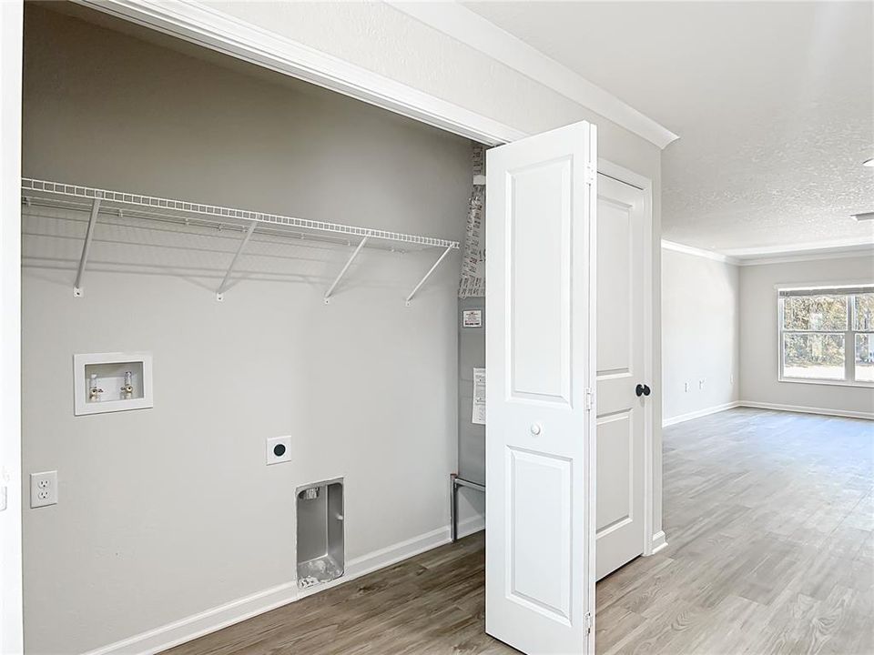 На продажу: $399,900 (4 спален, 0 ванн, 1968 Квадратных фут)