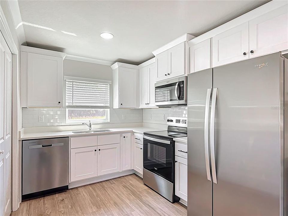 На продажу: $399,900 (4 спален, 0 ванн, 1968 Квадратных фут)