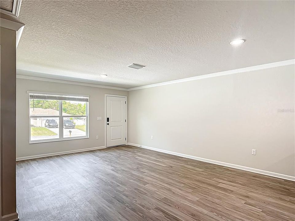 На продажу: $399,900 (4 спален, 0 ванн, 1968 Квадратных фут)